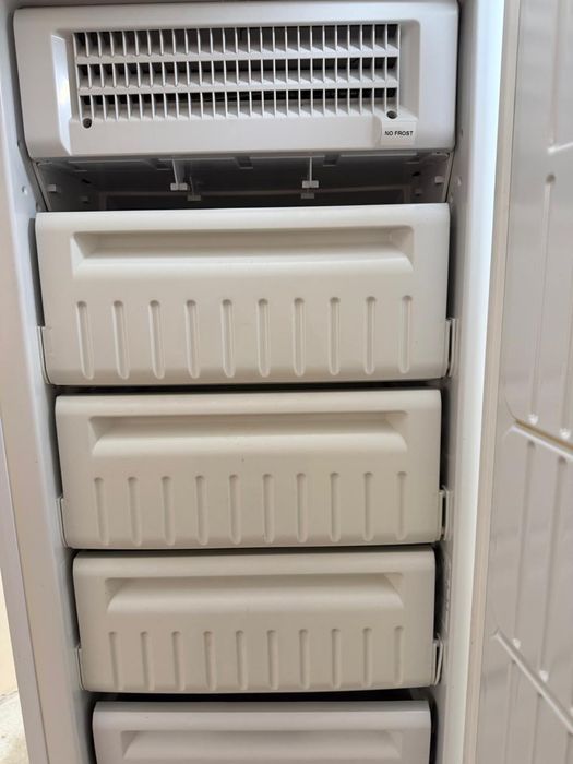 Продам морзильник Indesit
