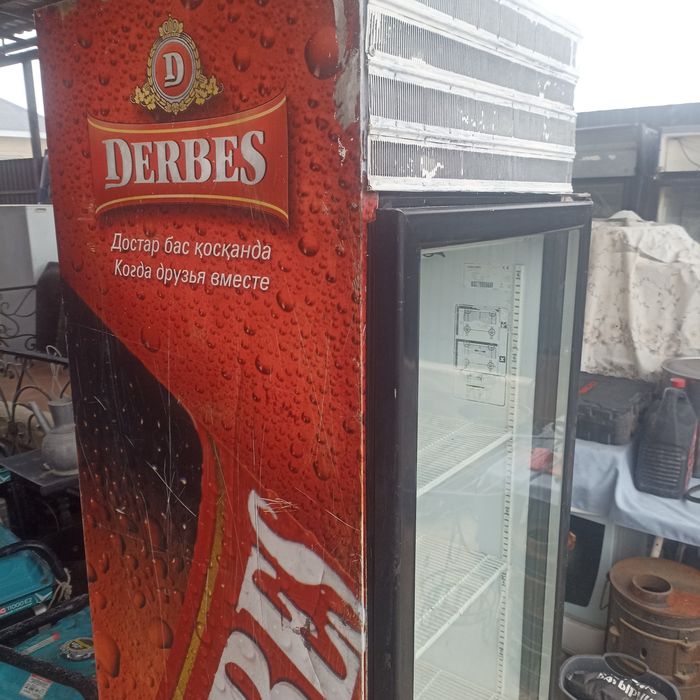 Витрина холодильник обе работает