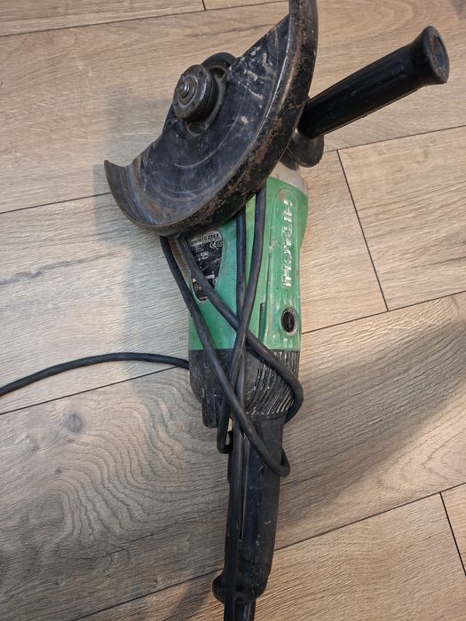 Vând polizor Hitachi G23ss defect!