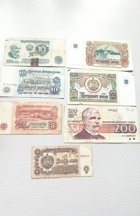 Стари банкноти запазени.