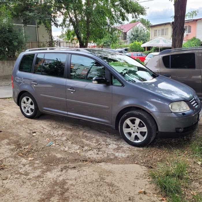 VOLKSWAGEN Touran