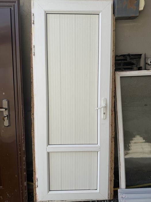 Дверь пластиковая