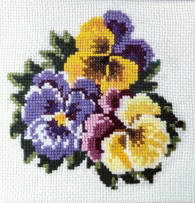 Картина вышивка в рамке