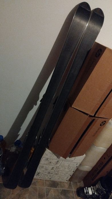 Schiuri Atomic 168 cm