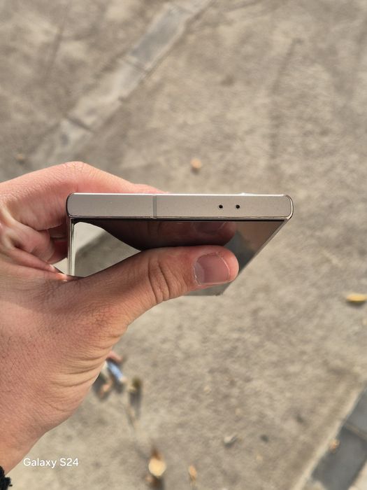 Samsung Galaxy S24 Ultra 680$