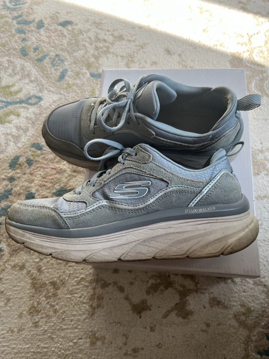 Срочно продам кроссовки