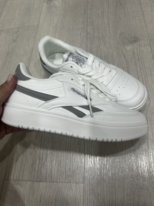 продам кросовкий Reebok
