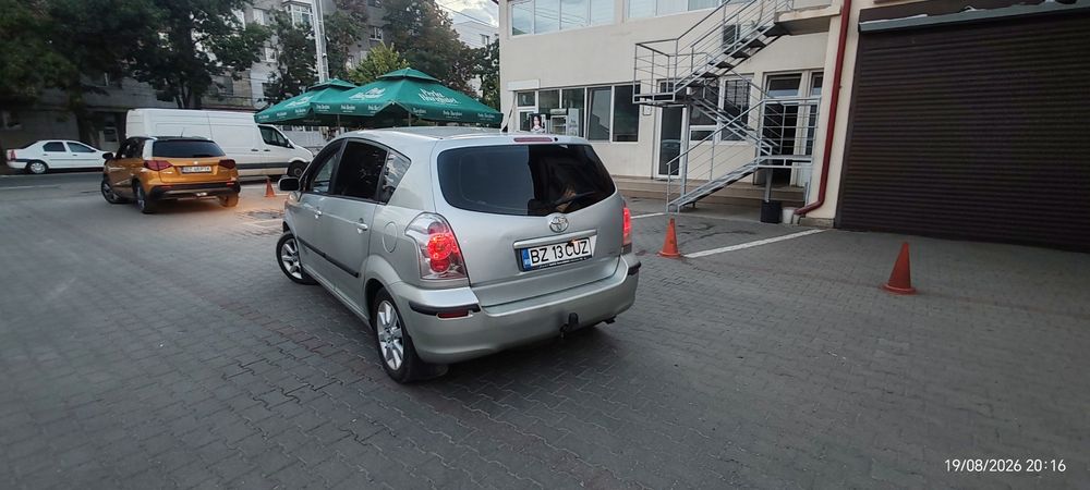 TOYOTA Corolla Verso 2004 — imagine 1