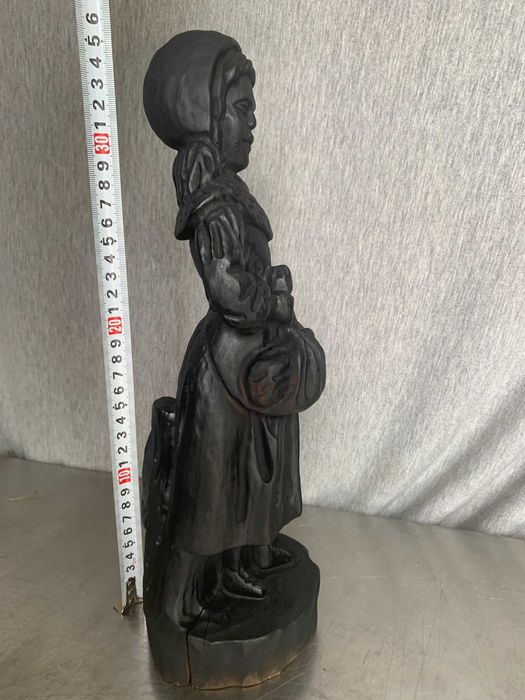 стара дървена фигура