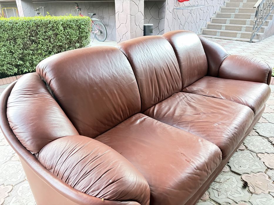Продам Диван из чистой кожи