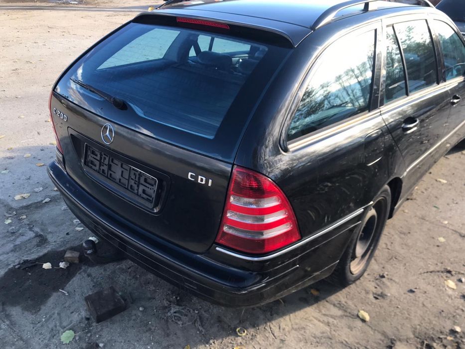Dezmembrez mercedes e220 c180 kompressor c200 c220