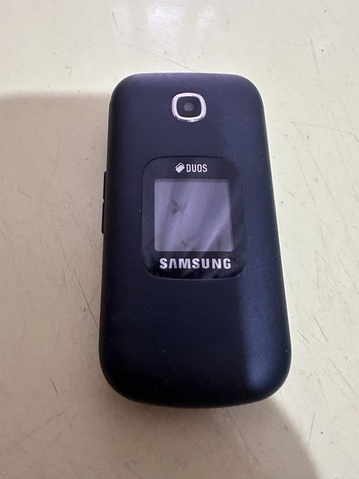 4 ta telefon sotiladi