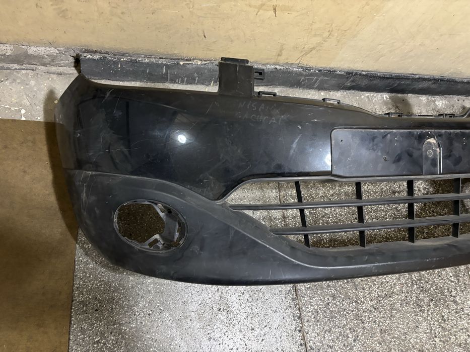 Продавам предна броня за Нисан Кашкай 2007г.