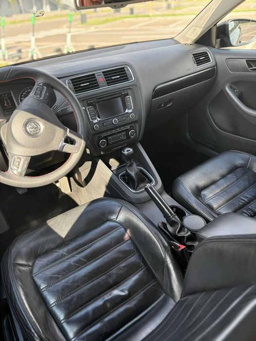 VW Jetta 2011 1.6 TDI 105CP Piele