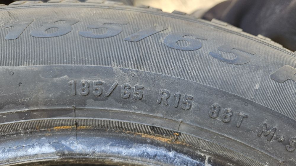 2бр гуми 185 65 15 пирели