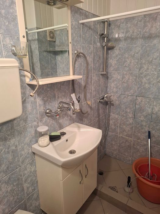 Дава се под наем Двустаен апартамент в Перник, Център - 65 кв.м за 357 € - Снимка #3