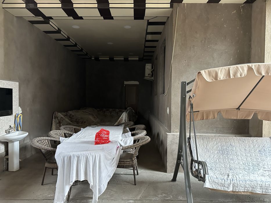 Ховли уй сотилади 6 сотих Олмаликда узимизники 67 да