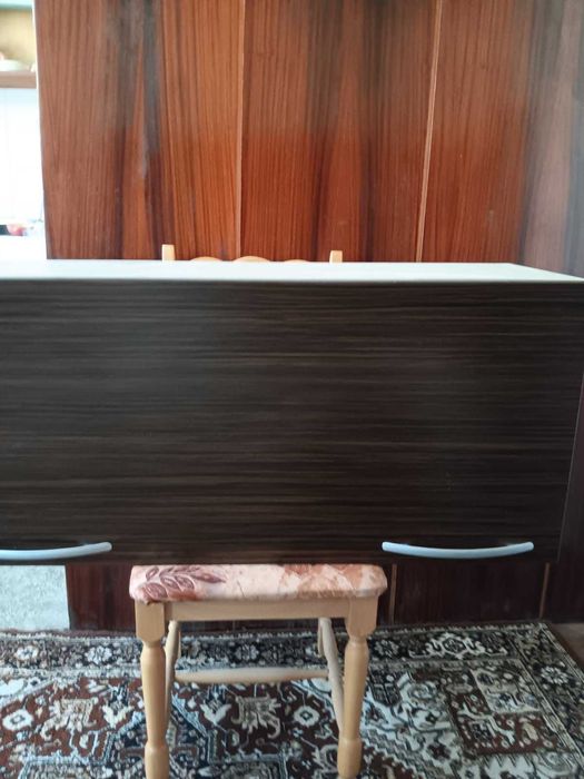 Кухненски модулни шкафове- 2 броя.