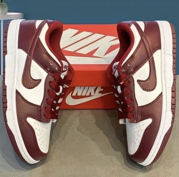 Продам новые данки найк кроссовки