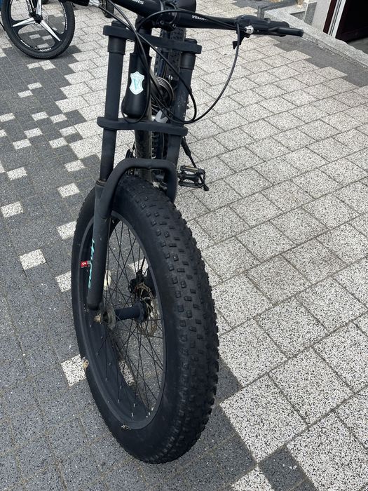 Bicicleta cu roti groase