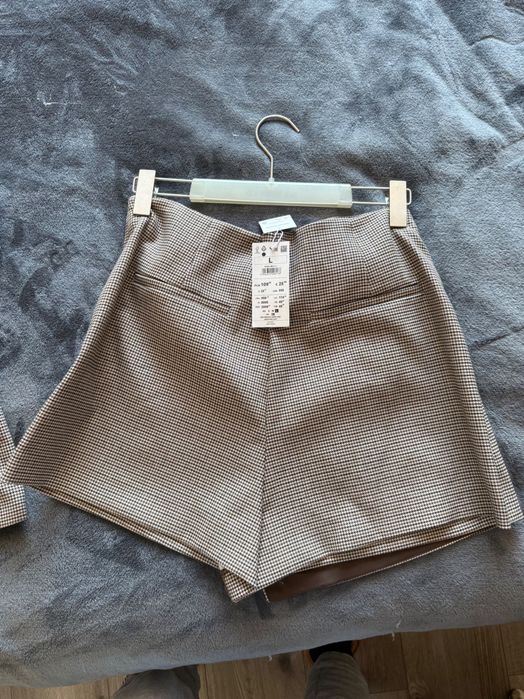 Сако с къси панталони