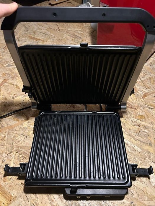 Gratar electric Grundig