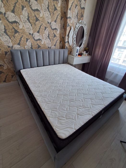 Двуспальная кровать