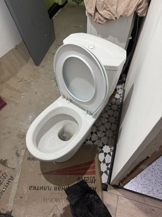 Продам унитаз керамический