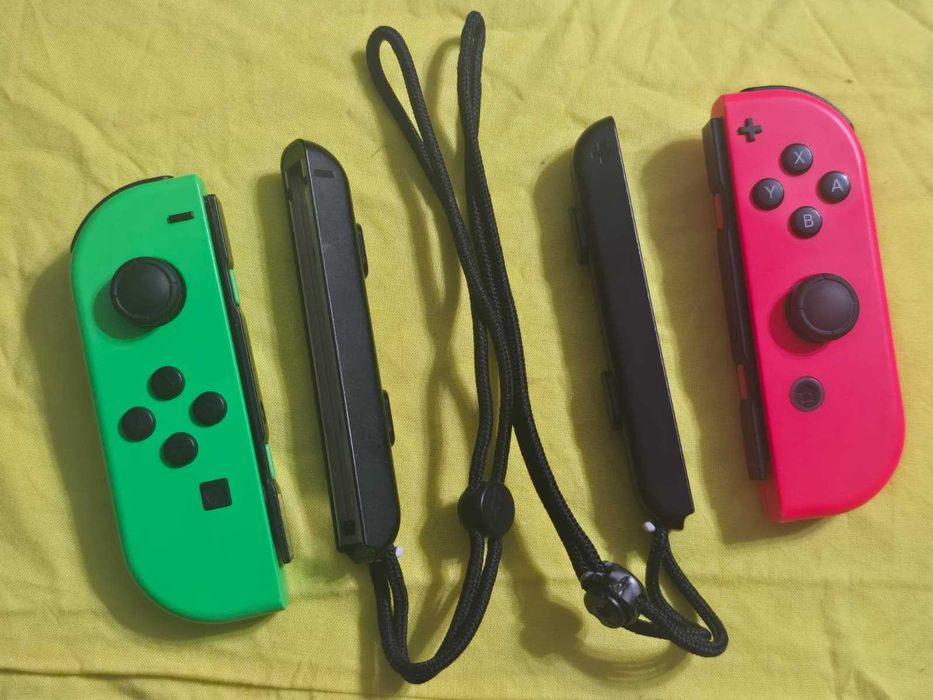 Set controllere originale Nintendo Switch Joy-Con Neon Green / Neon Red
