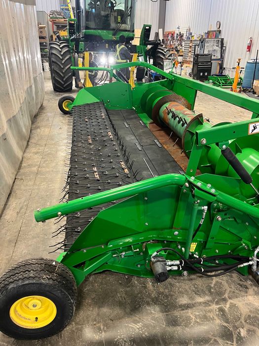 Подборщик John Deere 615P