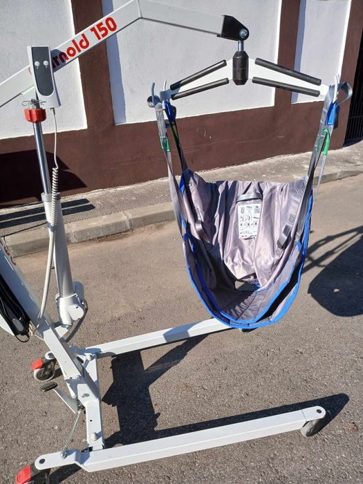 Vând elevator medical