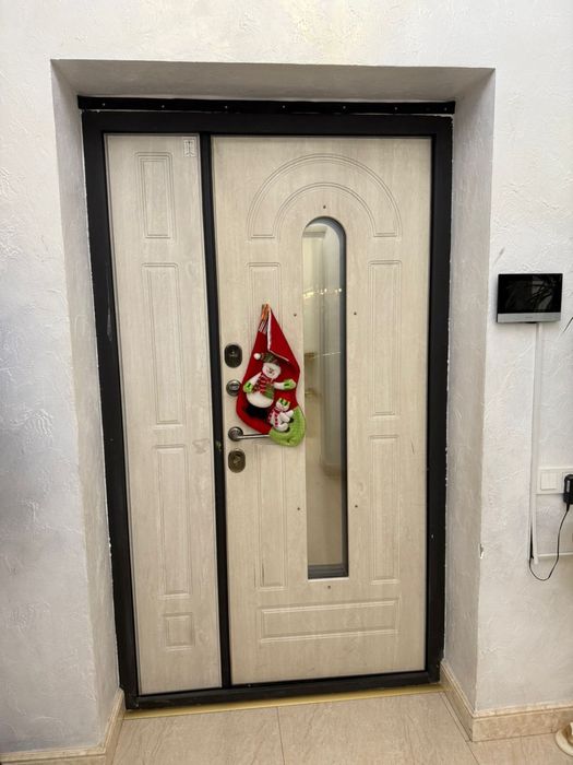 Продам входную дверь