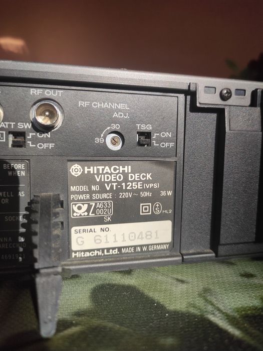 HITACHI video deck model: VT-125E