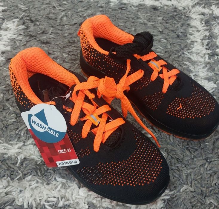 Adidași cu bombeu nr 35