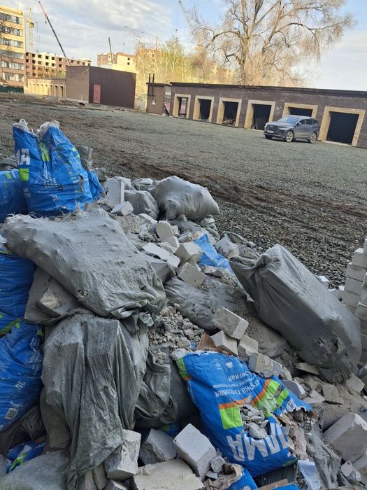 Отдам  строительный мусор