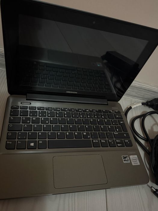 Лаптоп Medion Akoya E1232T-MD99410