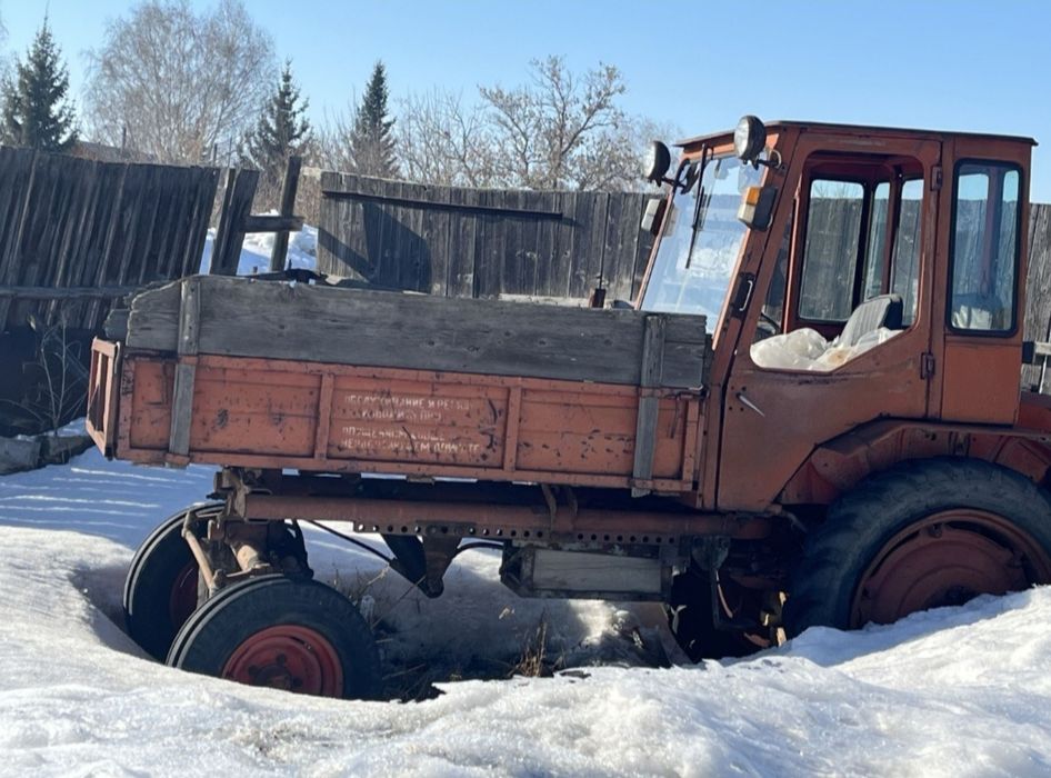 Продам трактор Т 16.