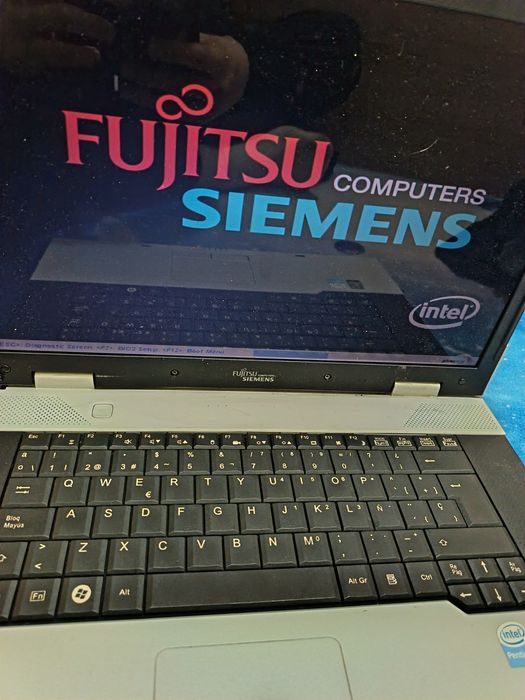 Laptop Fujitsu  anii 2000