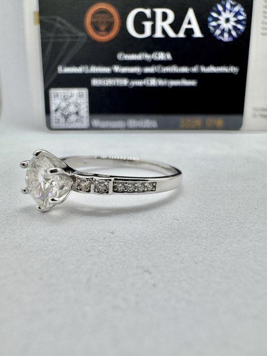 Сребърен пръстен с мойсанит (Диамант) 1 карат