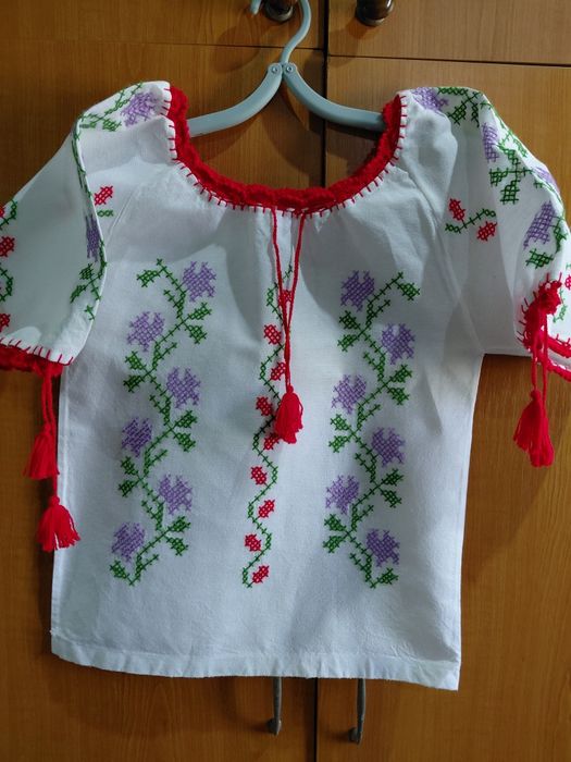 Ie fetițe 5-6 ani lucrata manual