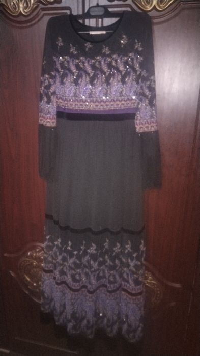 Нарядные платья для женщин