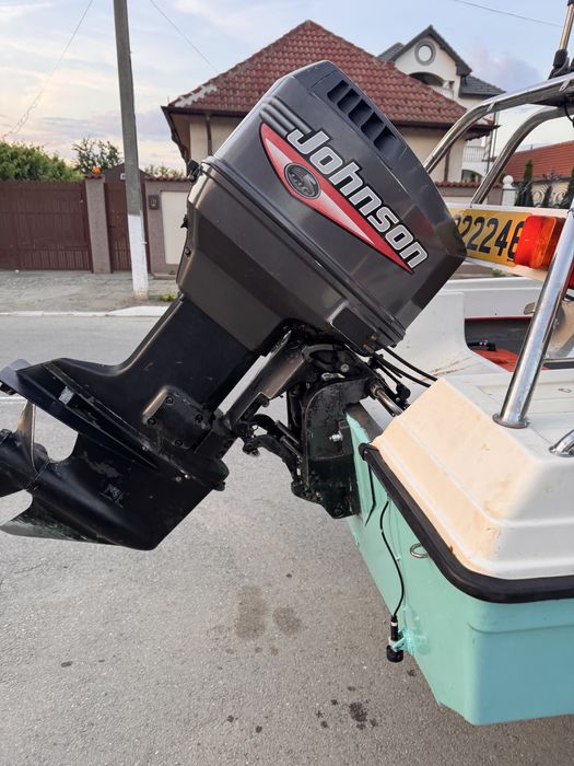 Barca cu motor de vanzare