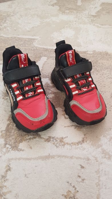 Кроссовки детские