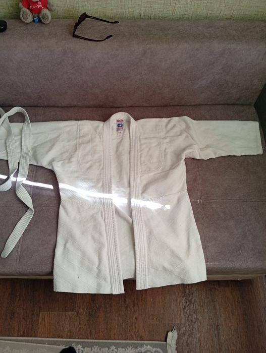 Продам кимано на 7-10 лет