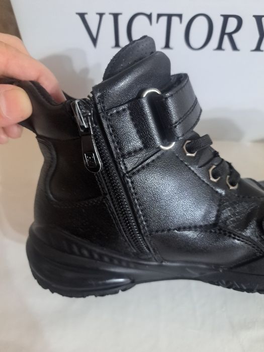 Срочно продам ботинки