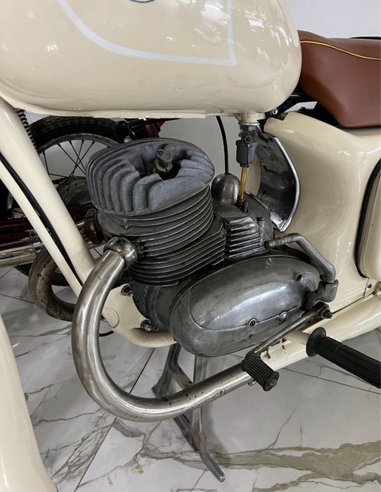 Продаётся ретро мотоцикл К 175 в идеальном состояние