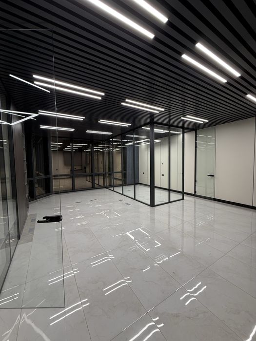 Piramit Tower ofis ijaraga 81m² |Tayyor remont | Parkovka bor | Markaz