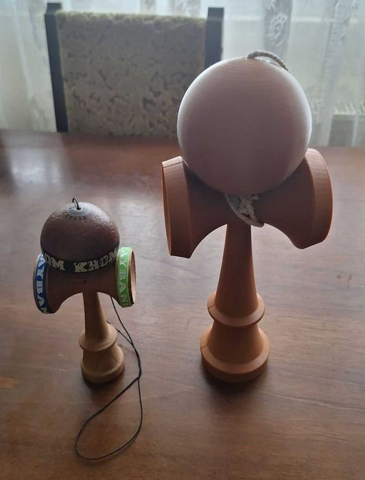 Kendama XL uriasa 28cm inaltime din plastic dur