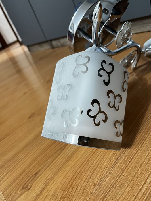 Продам люстру в хорошем состоянии