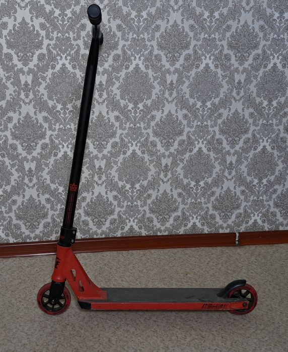 Трюковой самокат Longway Summit Stunt Scooter - rot-schwarz
(Art.Nr.: